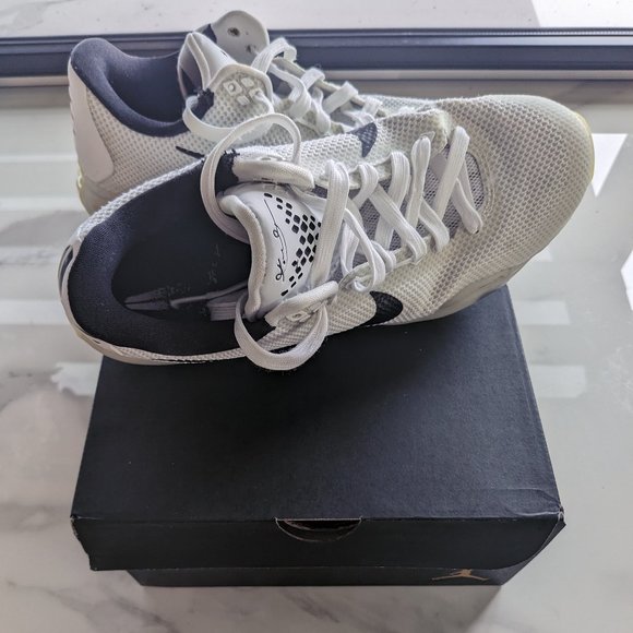 Kobe X Fundamentals Size 9 Men (White/Black/Gold) - Picture 2 of 14